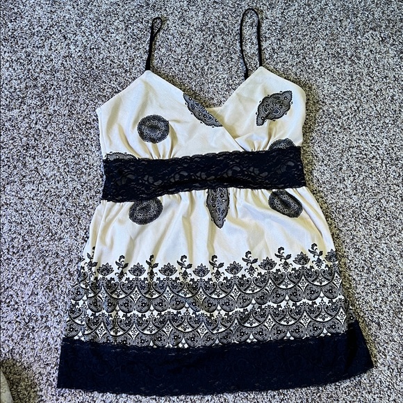 White House Black Market Sleeveless Paisley & Floral Print Camisole Top - Picture 3 of 7